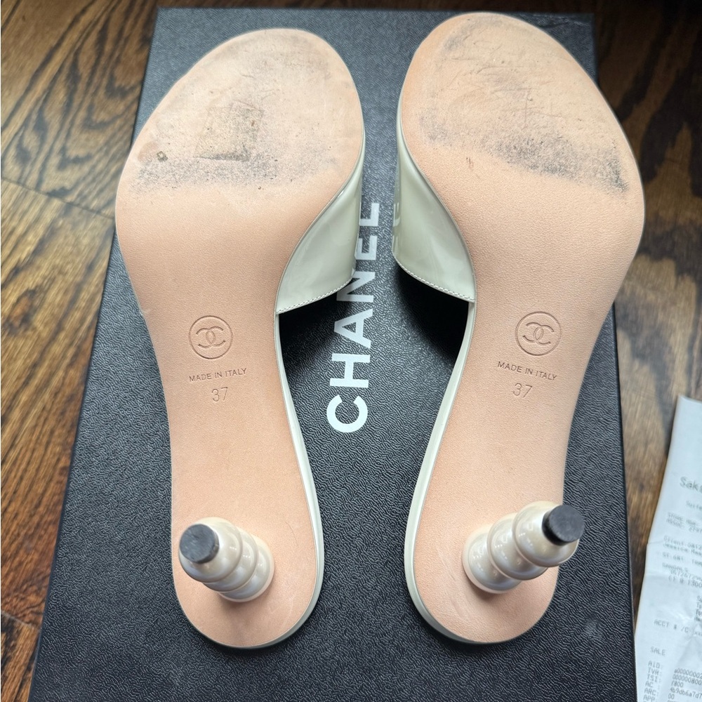CHANEL Cream Patent Leather Open-Toe Slide Mules with Silver CC - Picture 9 of 9